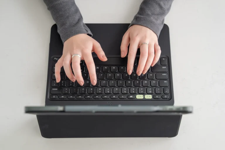 ZAGG-KB-Pro Keys 2-Apple-iPad Air 13 (M2)-Black-UK