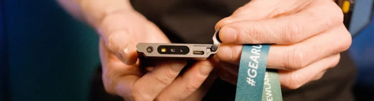 Wireless data collector. Flat design with 2D reader and BT 5.0. Includes neck lanyard