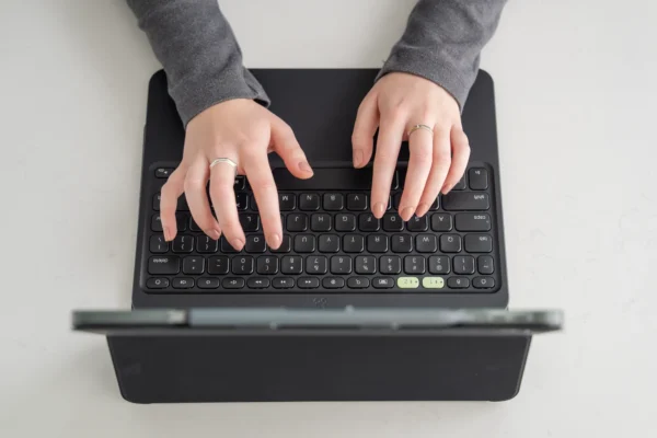 ZAGG-KB-Pro Keys 2-Apple-iPad Pro 11 (M4)-Black-UK